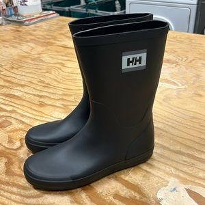 Helly Hansen men’s 7 women’s 9